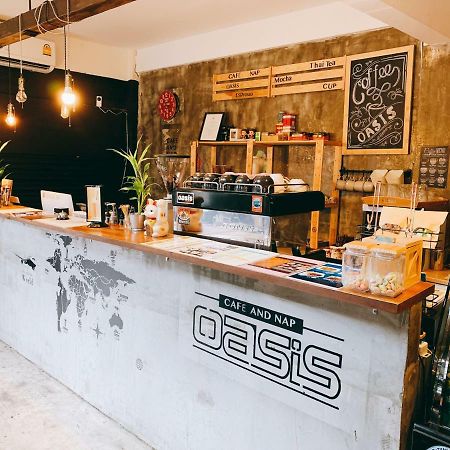 Хостел Oasis Cafe And Nap Бангкок Экстерьер фото