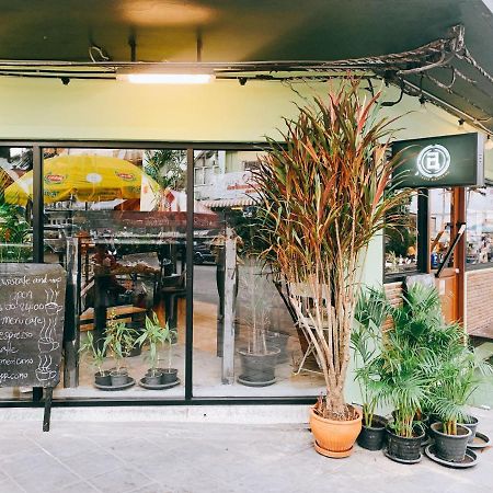 Хостел Oasis Cafe And Nap Бангкок Экстерьер фото